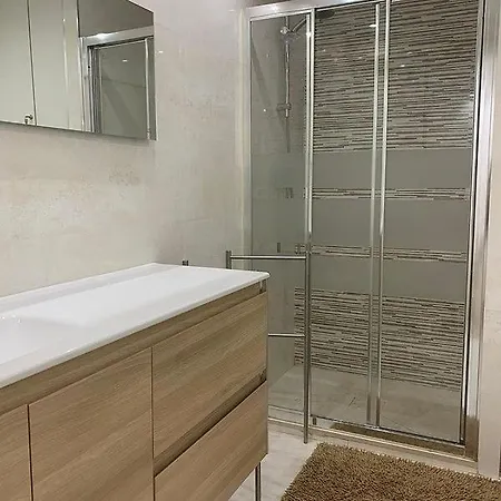 Super Vacational De Lux 아데제